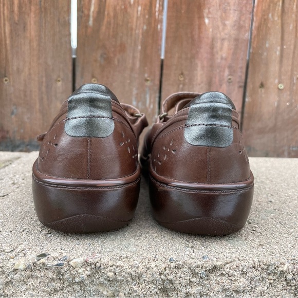ARAVON Women’s Dolly Mary Jane Flat Brown Leather Size 8 - Picture 5 of 15
